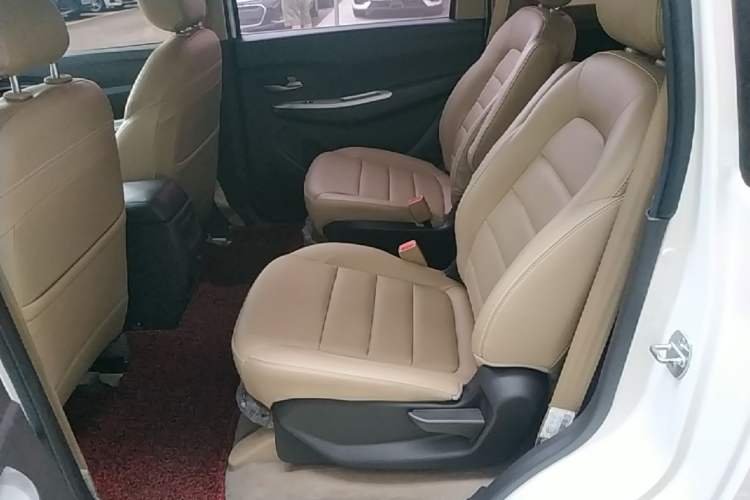 Used Wuling Hongguang 2019 1.5L S Comfort Edition China VI LAR Left Rear Seat