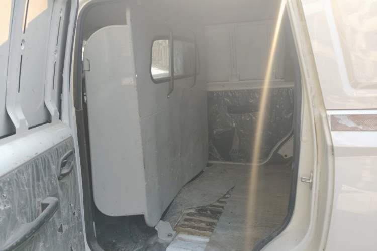 Used Wuling Hongguang 2019 1.5L S Basic Window-Sealed Vehicle China VI LAR Left Rear Seat