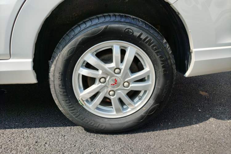 Used Wuling Hongguang 2019 1.5L S Comfort Edition China VI LAR Left Rear Wheel Hub
