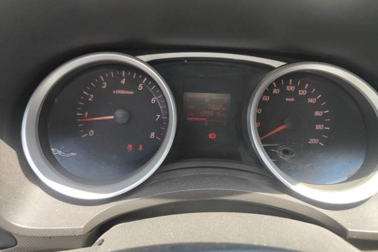 Used Wuling Hongguang 2019 1.5L S Standard Version China VI LAR Odometer Close Up