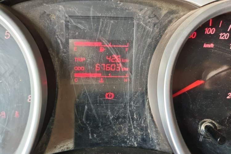 Used Wuling Hongguang 2019 1.5L S Standard Version China VI LAR Odometer Close Up