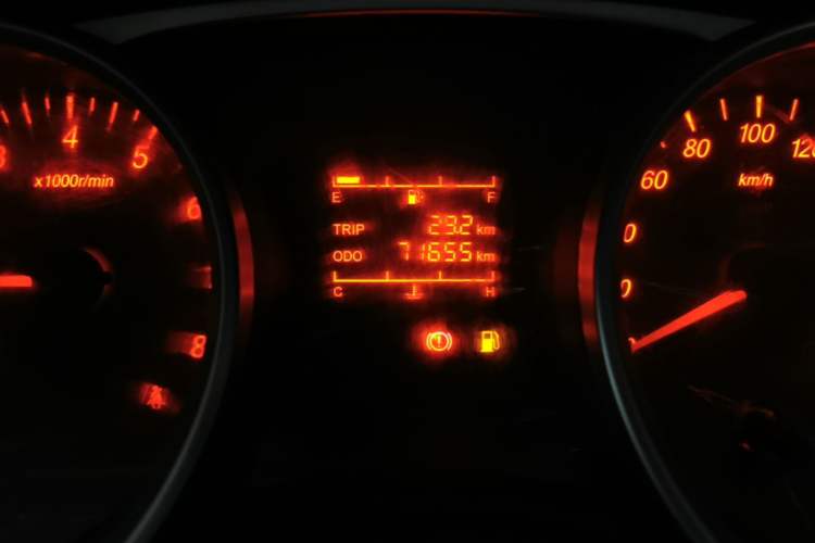 Used Wuling Hongguang 2019 1.5L S Standard Version China VI LAR Odometer Close Up