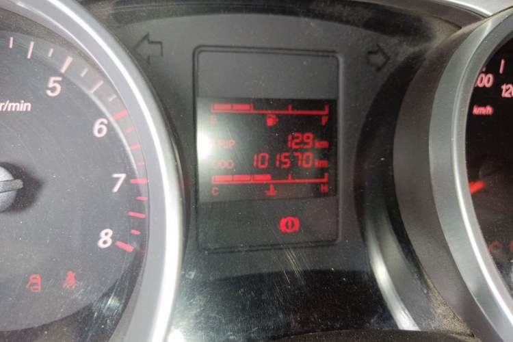 Used Wuling Hongguang 2019 1.5L S Standard Version China VI LAR Odometer Close Up