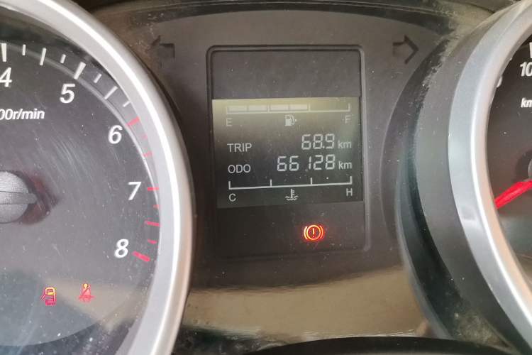 Used Wuling Hongguang 2019 1.5L S Comfort Edition China VI LAR Odometer Close Up