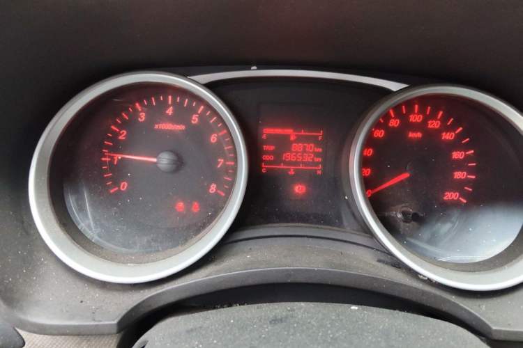 Used Wuling Hongguang 2019 1.5L S Standard Version China VI LAR Odometer Close Up