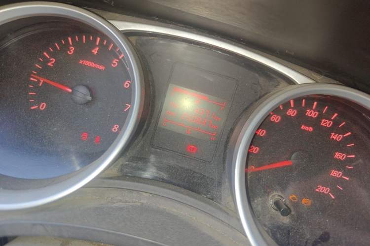 Used Wuling Hongguang 2019 1.5L S Standard Version China VI LAR Odometer Close Up