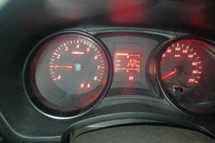 Used Wuling Hongguang 2019 1.5L S Basic Version China VI Standard LAR Odometer Close Up