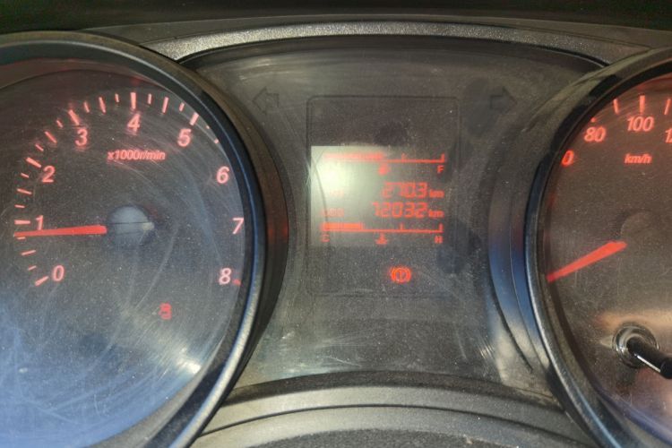 Used Wuling Hongguang 2019 1.5L S Basic Version China VI Standard LAR Odometer Close Up