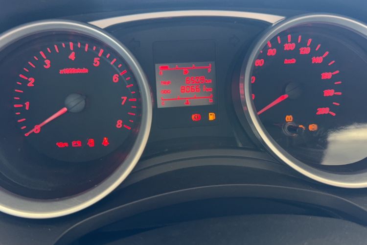 Used Wuling Hongguang 2019 1.5L S Standard Version China VI LAR Odometer Close Up