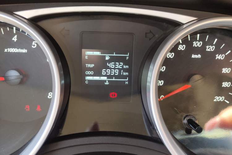 Used Wuling Hongguang 2019 1.5L S Comfort Edition China VI LAR Odometer Close Up
