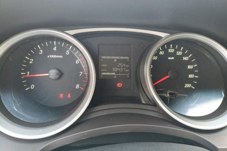 Used Wuling Hongguang 2019 1.5L S Comfort Edition China VI LAR Odometer Close Up