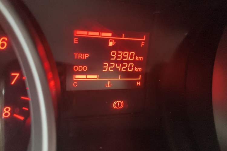 Used Wuling Hongguang 2019 1.5L S Standard Version China VI LAR Odometer Close Up