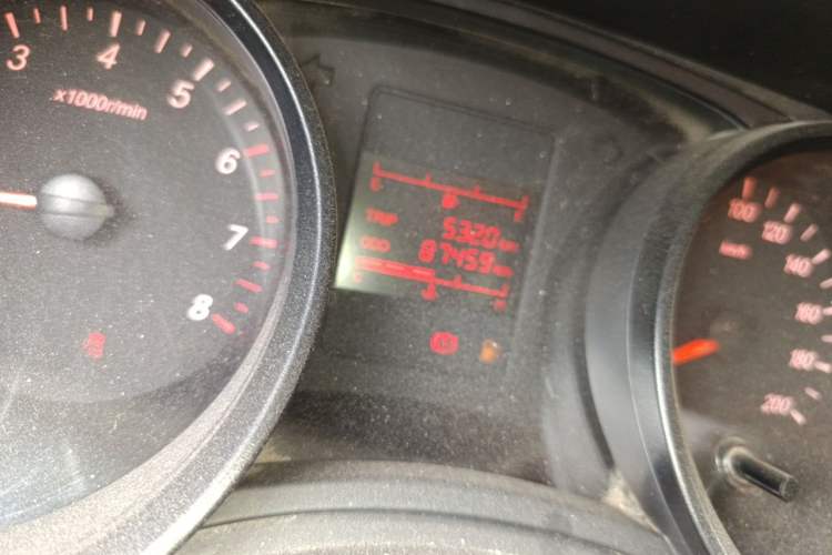 Used Wuling Hongguang 2019 1.5L S Basic Version China VI Standard LAR Odometer Close Up