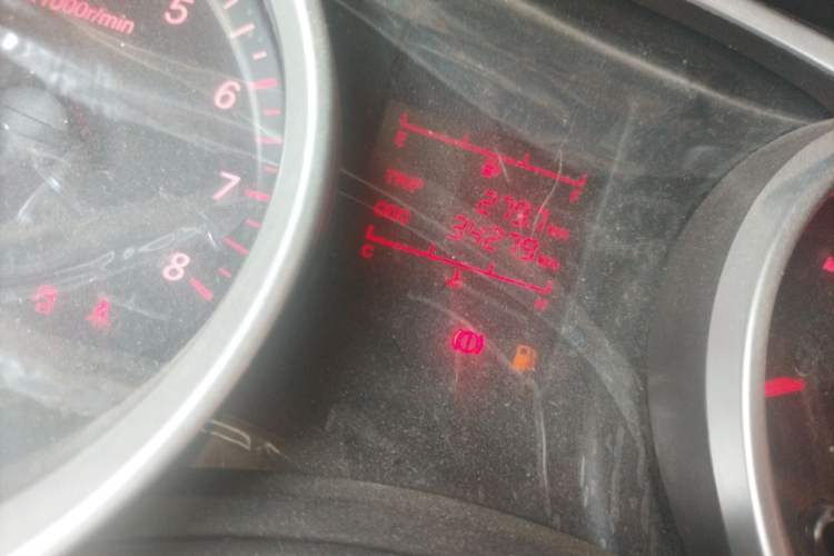 Used Wuling Hongguang 2019 1.5L S Standard Version China VI LAR Odometer Close Up