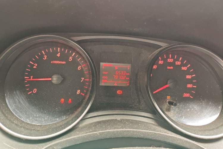 Used Wuling Hongguang 2019 1.5L S Basic Version China VI Standard LAR Odometer Close Up