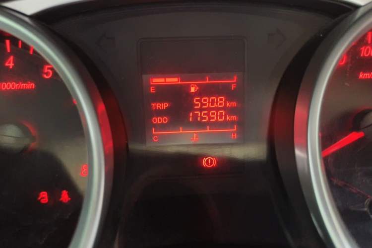 Used Wuling Hongguang 2019 1.5L S Standard Version China VI LAR Odometer Close Up