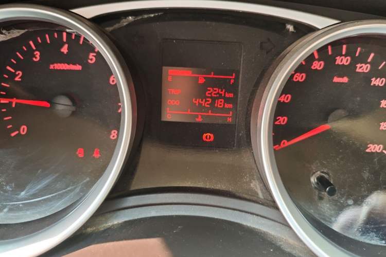 Used Wuling Hongguang 2019 1.5L S Standard Version China VI LAR Odometer Close Up