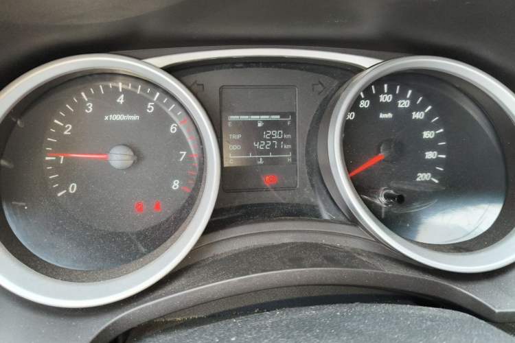 Used Wuling Hongguang 2019 1.5L S Comfort Edition China VI LAR Odometer Close Up