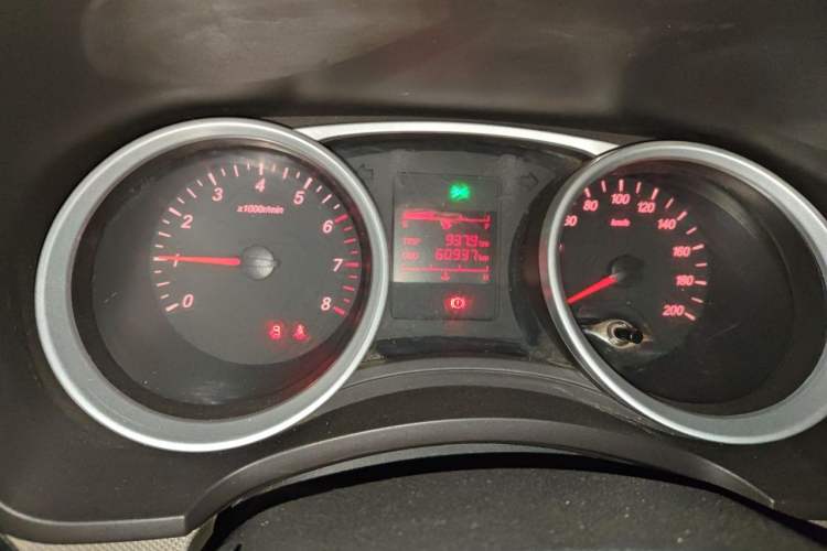 Used Wuling Hongguang 2019 1.5L S Standard Version China VI LAR Odometer Close Up