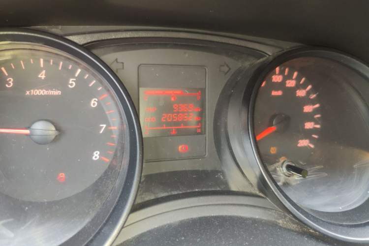 Used Wuling Hongguang 2019 1.5L S Basic Version China VI Standard LAR Odometer Close Up