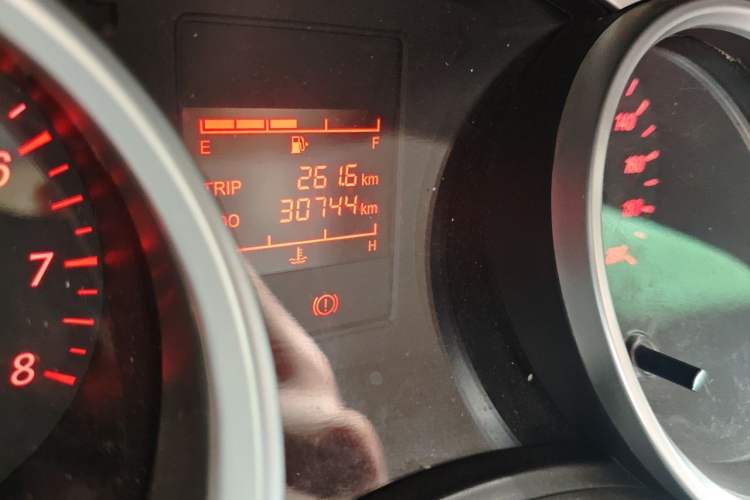 Used Wuling Hongguang 2019 1.5L S Standard Version China VI LAR Odometer Close Up