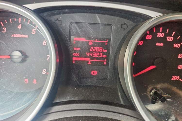 Used Wuling Hongguang 2019 1.5L S Standard Version China VI LAR Odometer Close Up