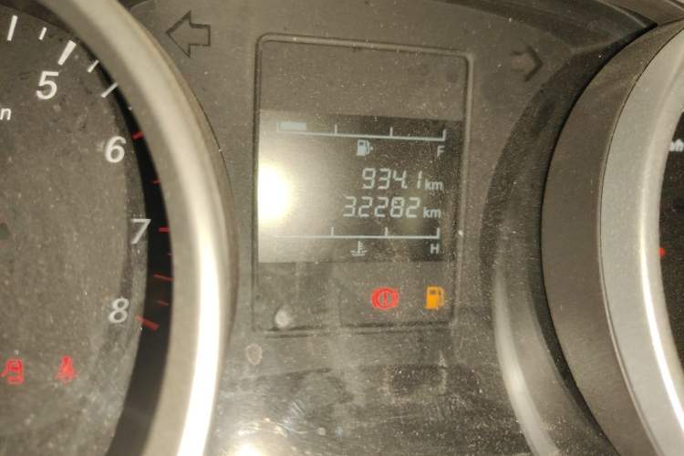 Used Wuling Hongguang 2019 1.5L S Comfort Edition China VI LAR Odometer Close Up