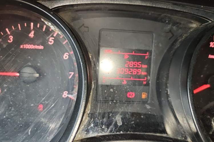 Used Wuling Hongguang 2019 1.5L S Basic Version China VI Standard LAR Odometer Close Up