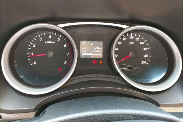Used Wuling Hongguang 2019 1.5L S Comfort Edition China VI LAR Odometer Close Up