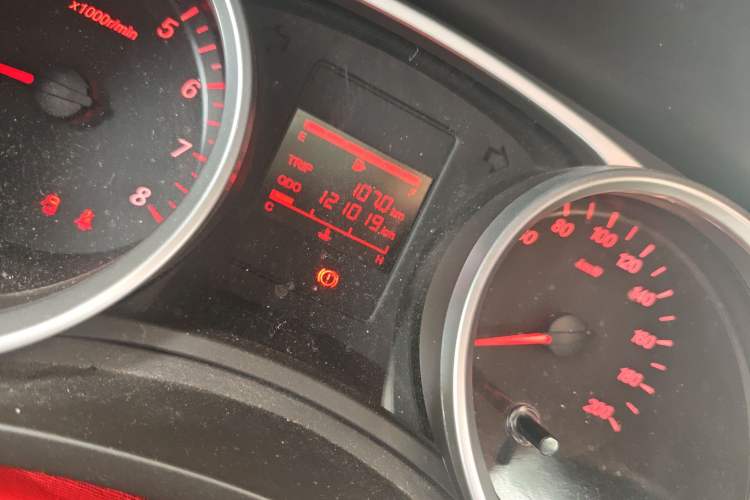 Used Wuling Hongguang 2019 1.5L S Standard Version China VI LAR Odometer Close Up