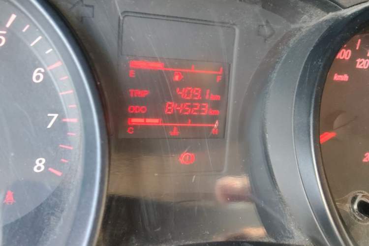 Used Wuling Hongguang 2019 1.5L S Basic Window-Sealed Vehicle China VI LAR Odometer Close Up