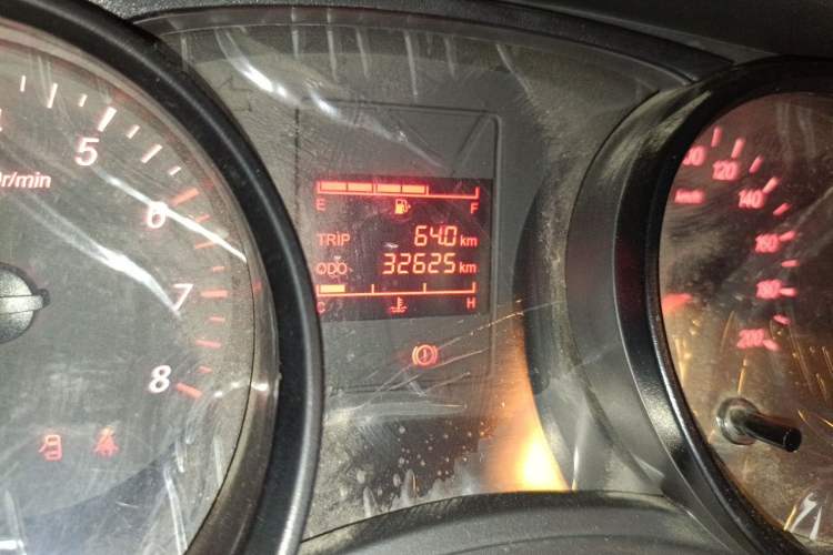 Used Wuling Hongguang 2019 1.5L S Basic Version China VI Standard LAR Odometer Close Up