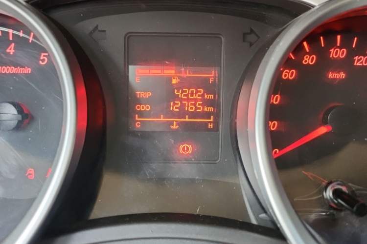 Used Wuling Hongguang 2019 1.5L S Standard Version China VI LAR Odometer Close Up
