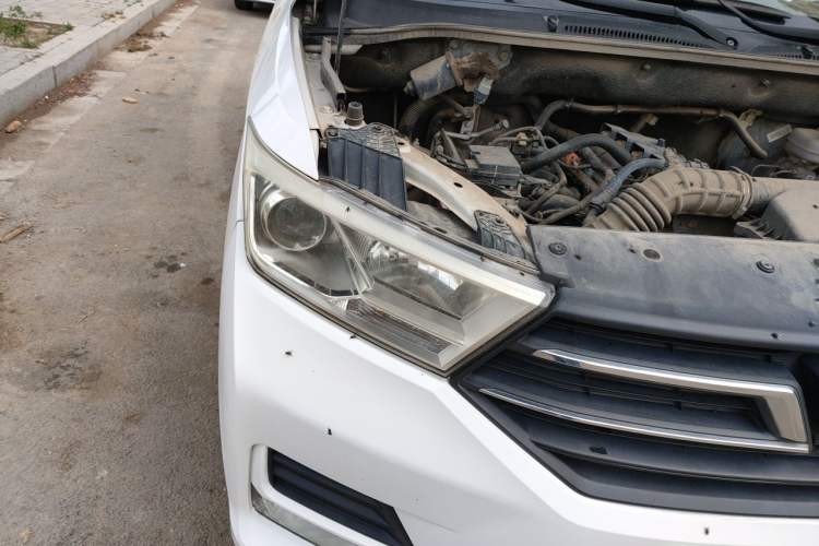 Used Wuling Hongguang 2019 1.5L S Comfort Edition China VI LAR Right Front Headlight