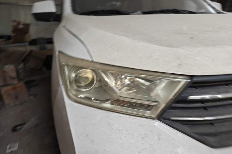 Used Wuling Hongguang 2019 1.5L S Comfort Edition China VI LAR Right Front Headlight