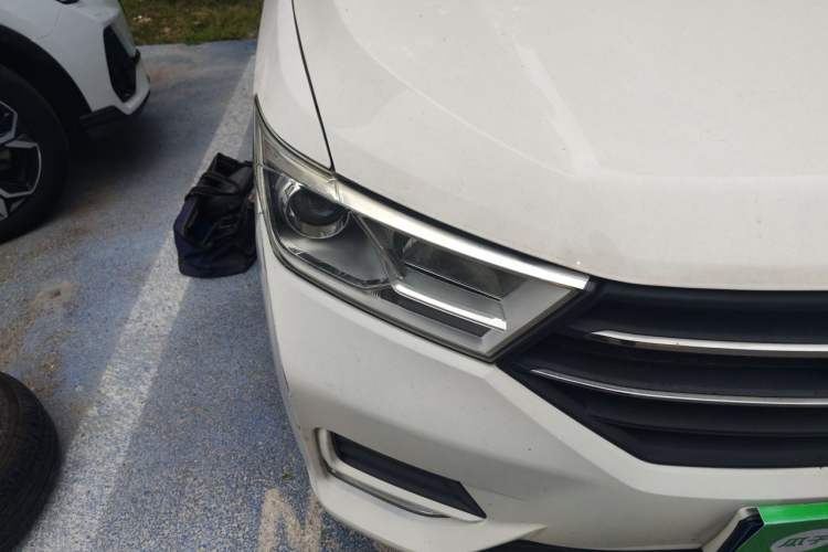 Used Wuling Hongguang 2019 1.5L S Comfort Edition China VI LAR Right Front Headlight