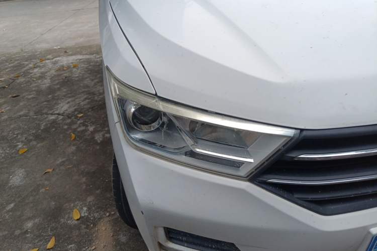Used Wuling Hongguang 2019 1.5L S Standard Version China VI LAR Right Front Headlight
