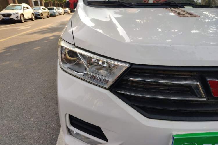 Used Wuling Hongguang 2019 1.5L S Comfort Edition China VI LAR Right Front Headlight