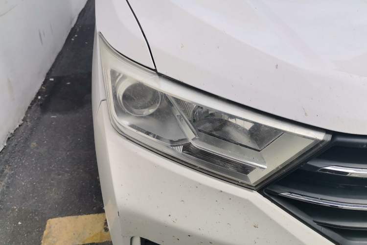 Used Wuling Hongguang 2019 1.5L S Comfort Edition China VI LAR Right Front Headlight