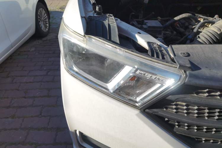 Used Wuling Hongguang 2019 1.5L S Basic Version China VI Standard LAR Right Front Headlight
