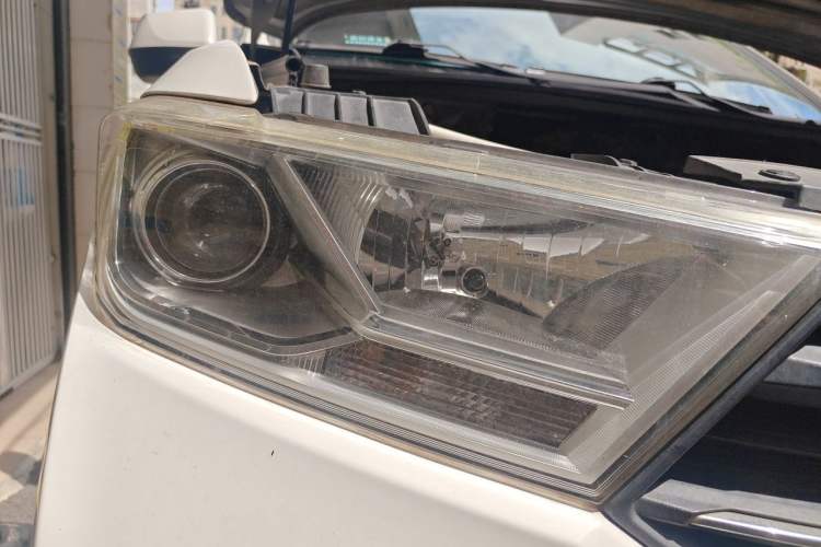 Used Wuling Hongguang 2019 1.5L S Comfort Edition China VI LAR Right Front Headlight