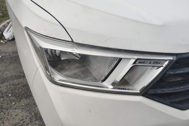 Used Wuling Hongguang 2019 1.5L S Basic Version China VI Standard LAR Right Front Headlight