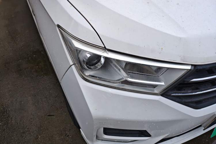 Used Wuling Hongguang 2019 1.5L S Comfort Edition China VI LAR Right Front Headlight