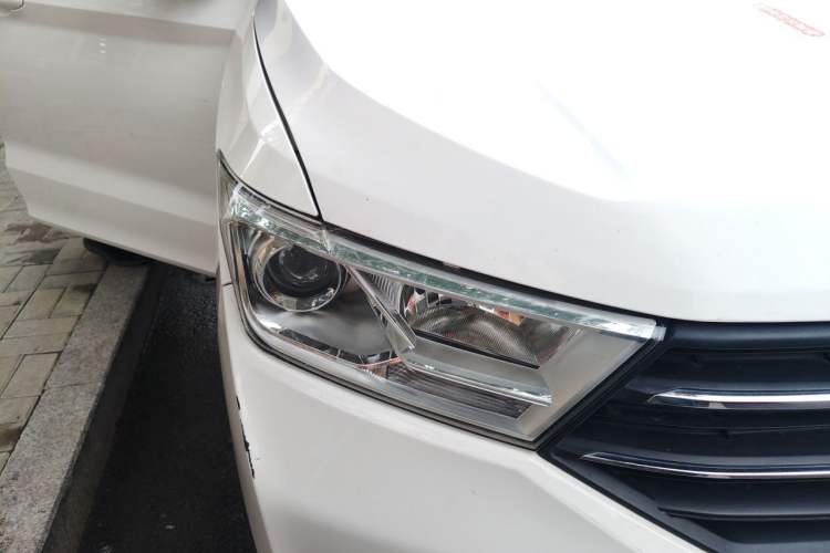 Used Wuling Hongguang 2019 1.5L S Standard Version China VI LAR Right Front Headlight