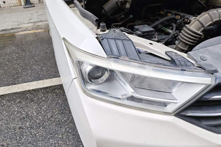 Used Wuling Hongguang 2019 1.5L S Basic Version China VI Standard LAR Right Front Headlight