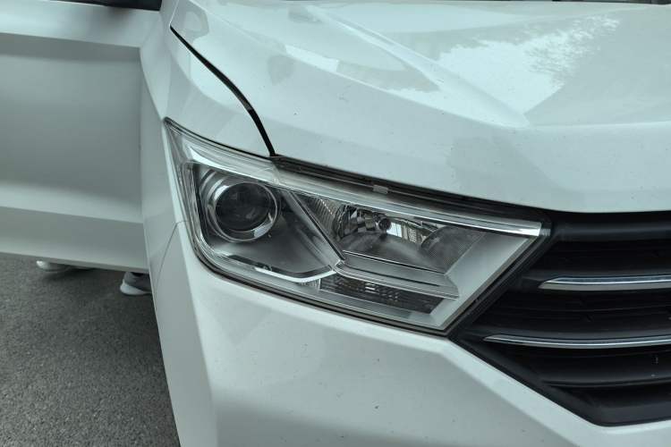 Used Wuling Hongguang 2019 1.5L S Standard Version China VI LAR Right Front Headlight