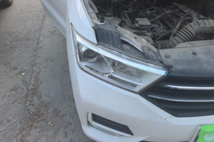 Used Wuling Hongguang 2019 1.5L S Comfort Edition China VI LAR Right Front Headlight