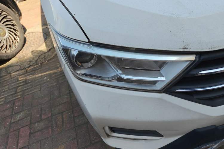 Used Wuling Hongguang 2019 1.5L S Base Version L2B Right Front Headlight