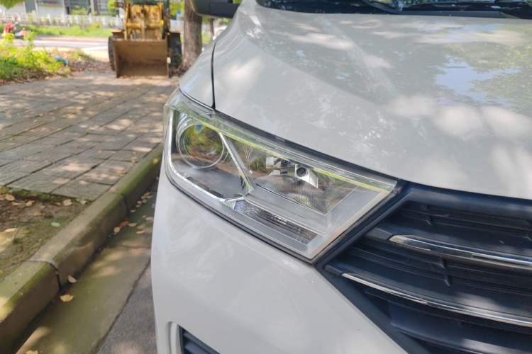 Used Wuling Hongguang 2019 1.5L S Comfort Edition China VI LAR Right Front Headlight