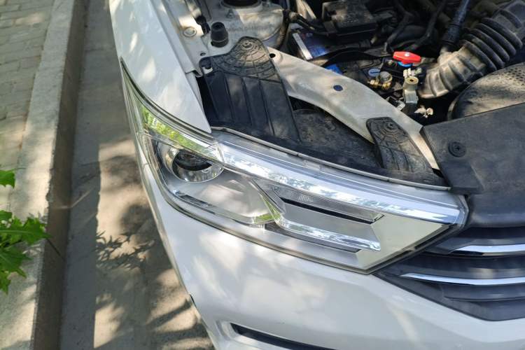 Used Wuling Hongguang 2019 1.5L S Comfort Edition China VI LAR Right Front Headlight